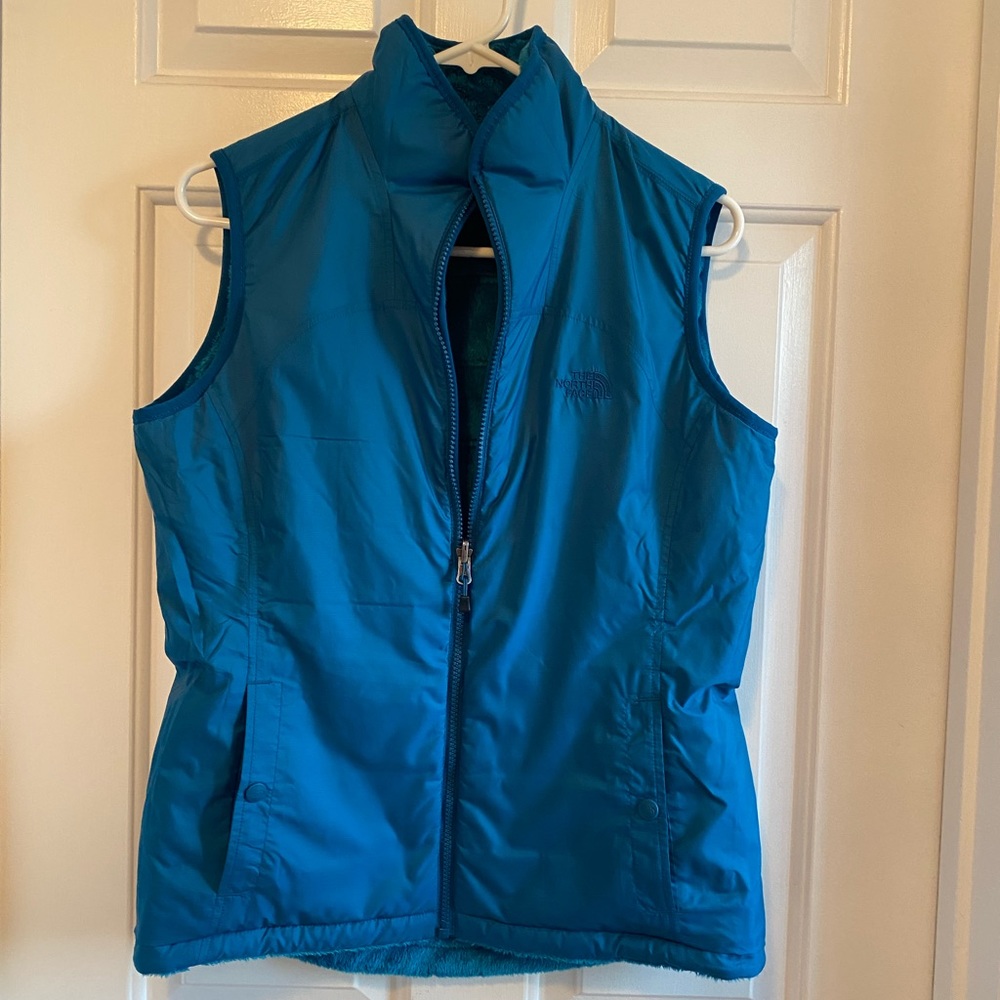 Northface Reversible Vest in Peacock Blue!  Size Small.  Gorgeous color!